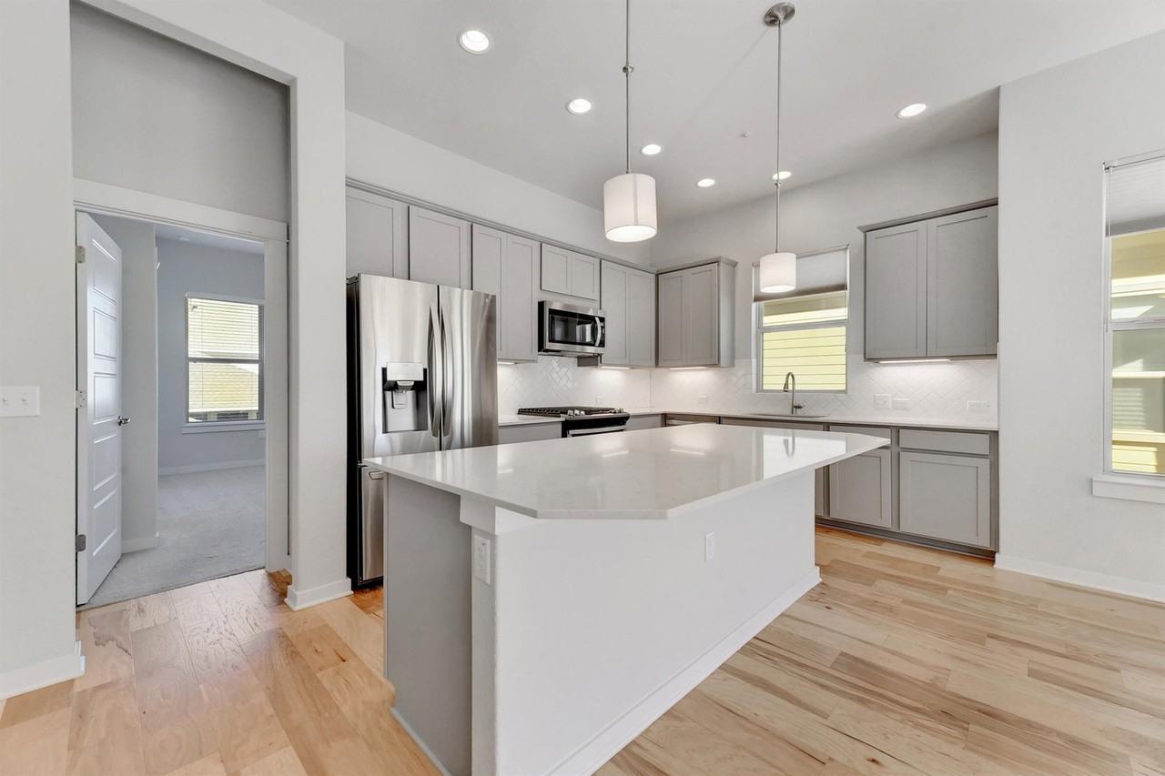 4622 Vaughan St - Photo 2 of 22