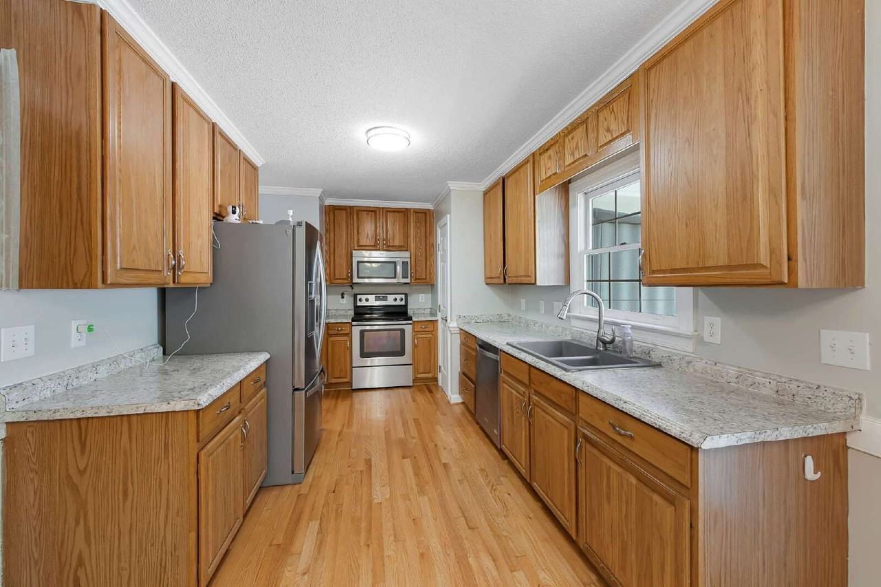 103 Tarpley Way - Photo 7 of 29