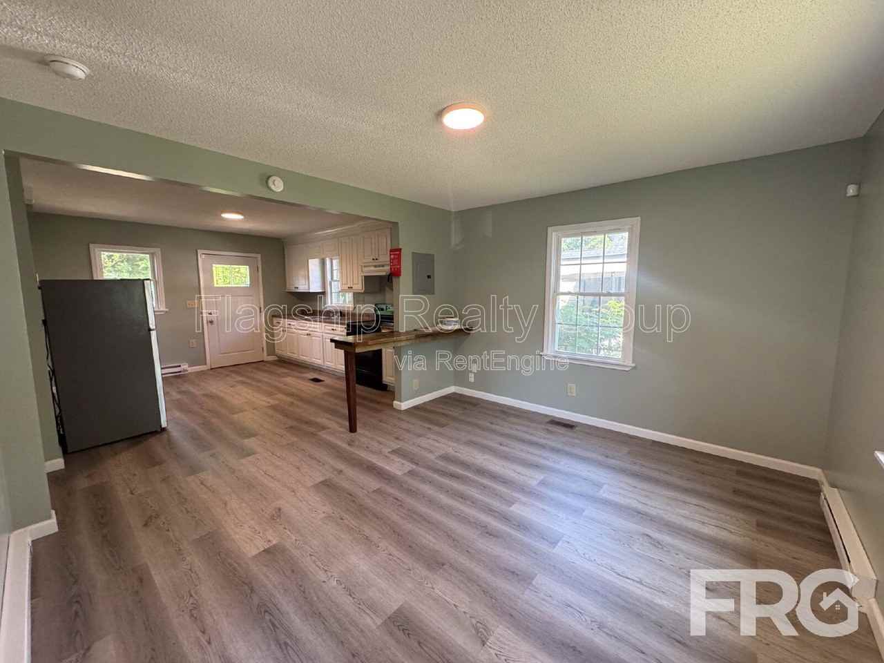 421 Frank St - Photo 5 of 30