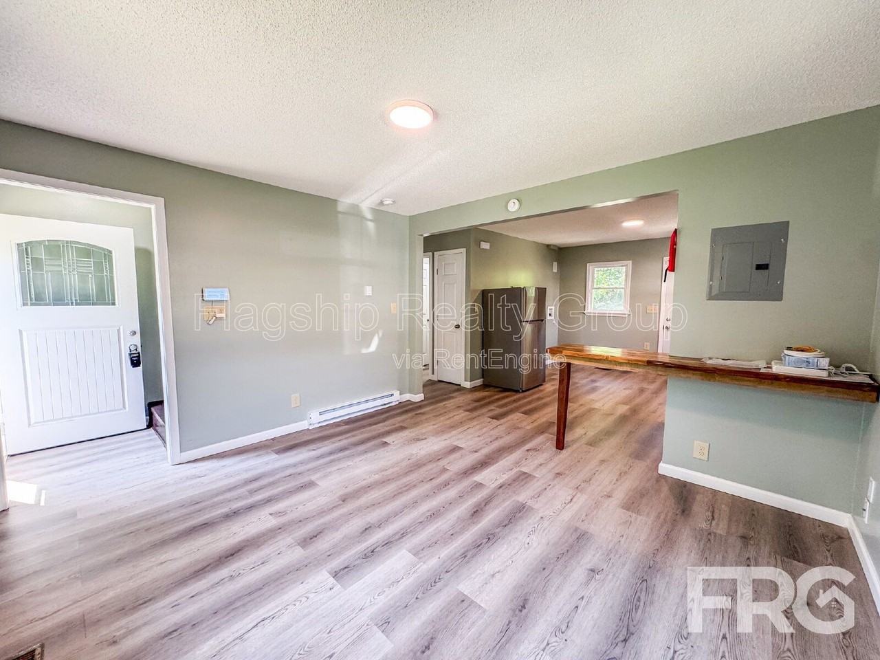 421 Frank St - Photo 6 of 30