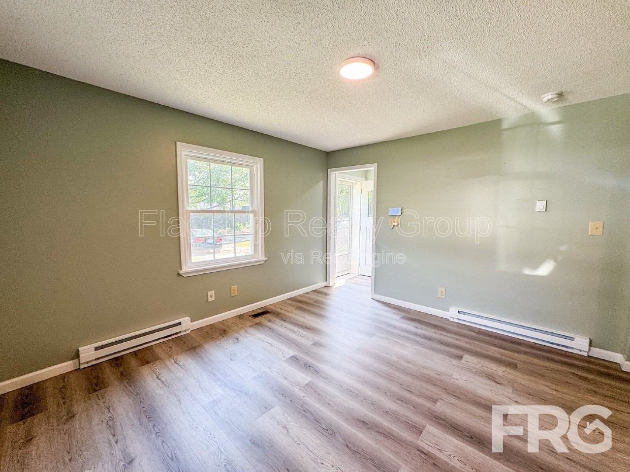 421 Frank St - Photo 7 of 30