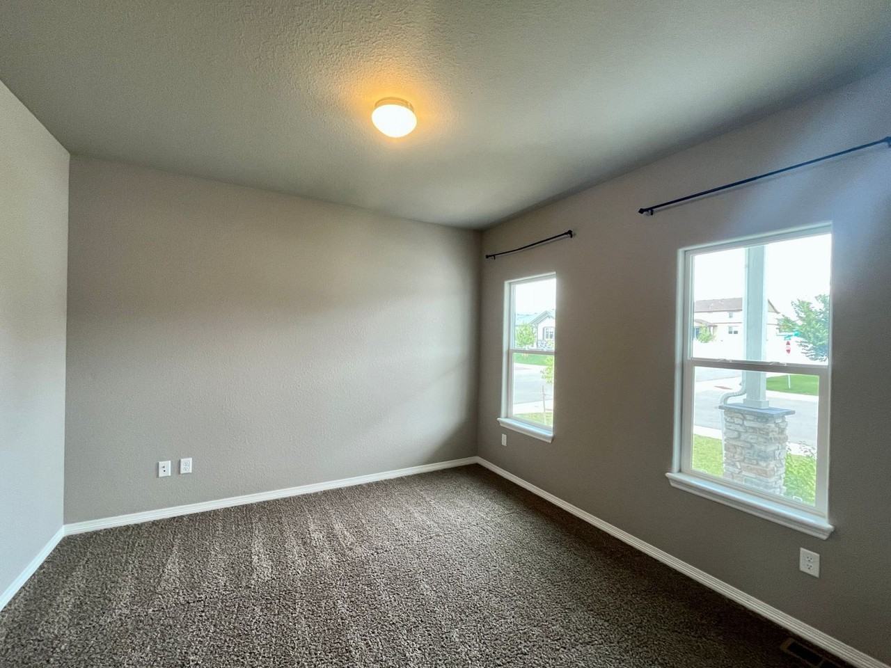 1843 Ruddlesway Dr - Photo 6 of 30