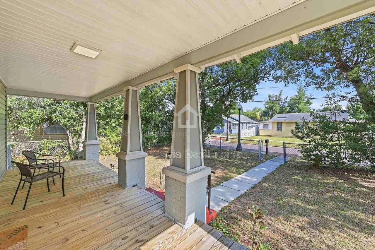 302 W Park St - Photo 5 of 31