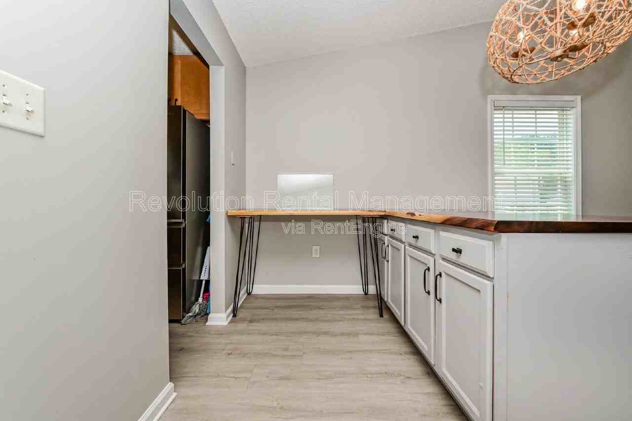 1740 Summerwoods Ln - Photo 6 of 16