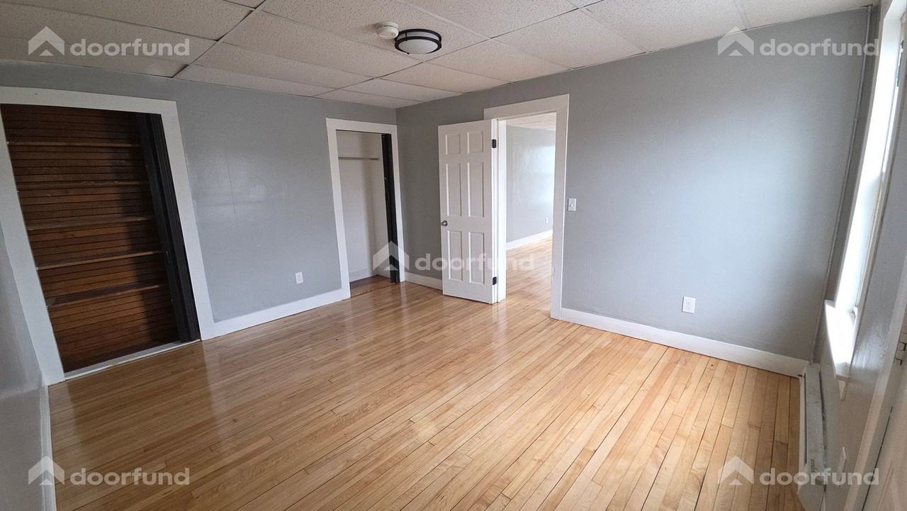 224 Main St #8