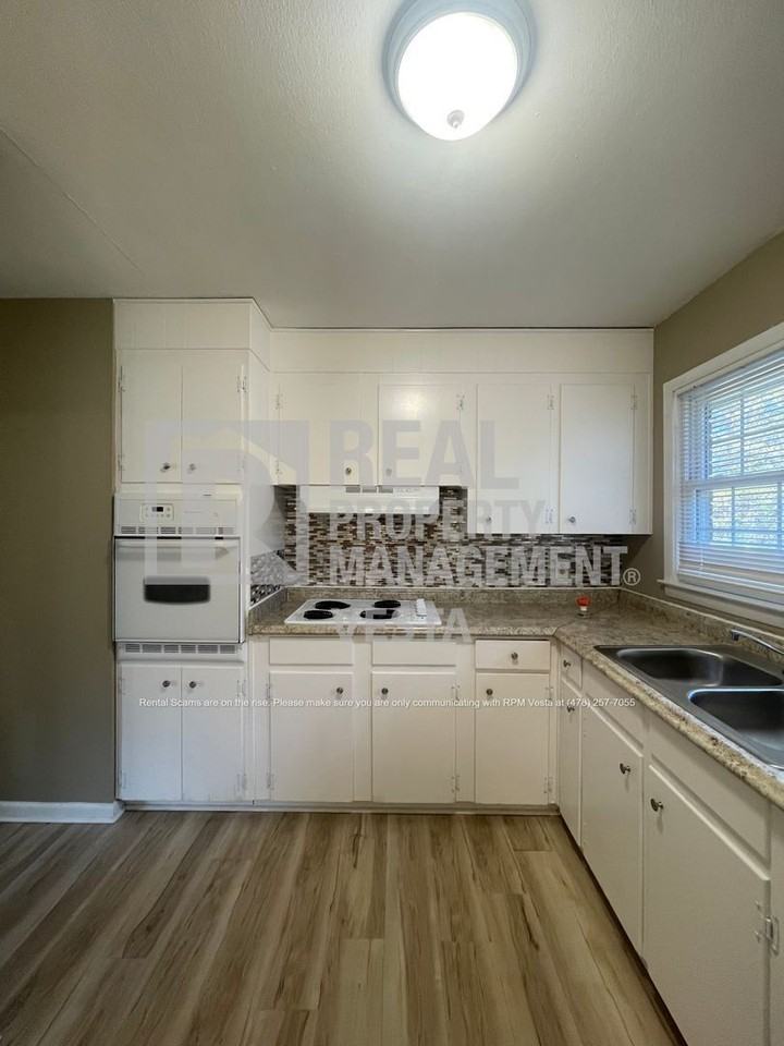 1575 Winston Dr - Photo 4 of 16