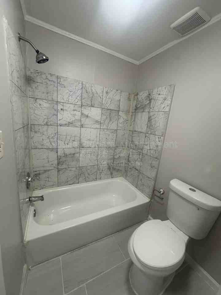 1027 N Caroline St #2 - Photo 5 of 10