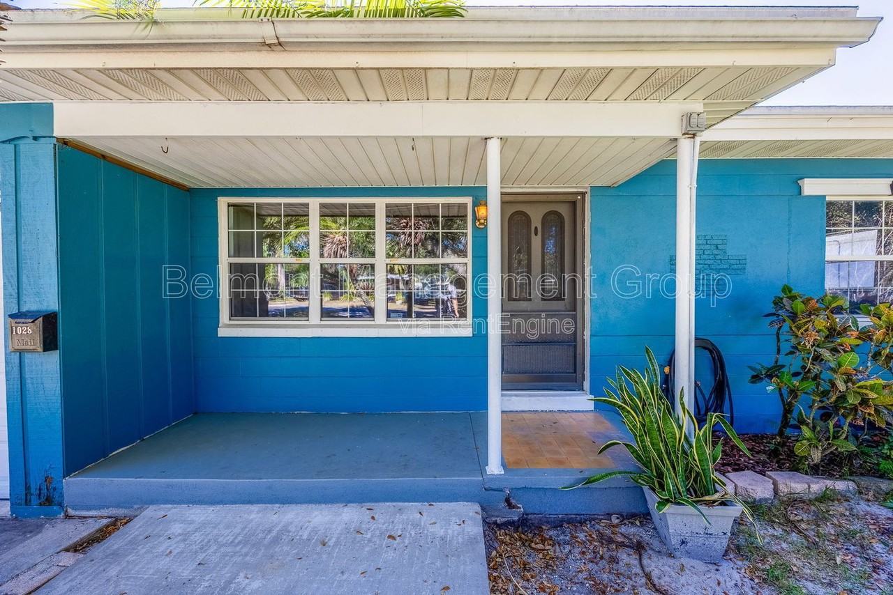 1028 Canovia Ave - Photo 3 of 15