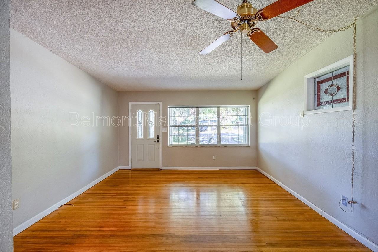 1028 Canovia Ave - Photo 5 of 15
