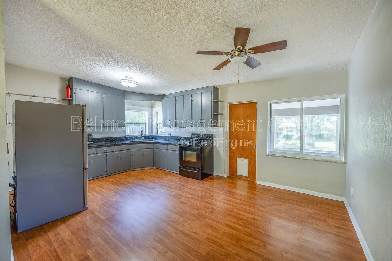 1028 Canovia Ave - Photo 7 of 15