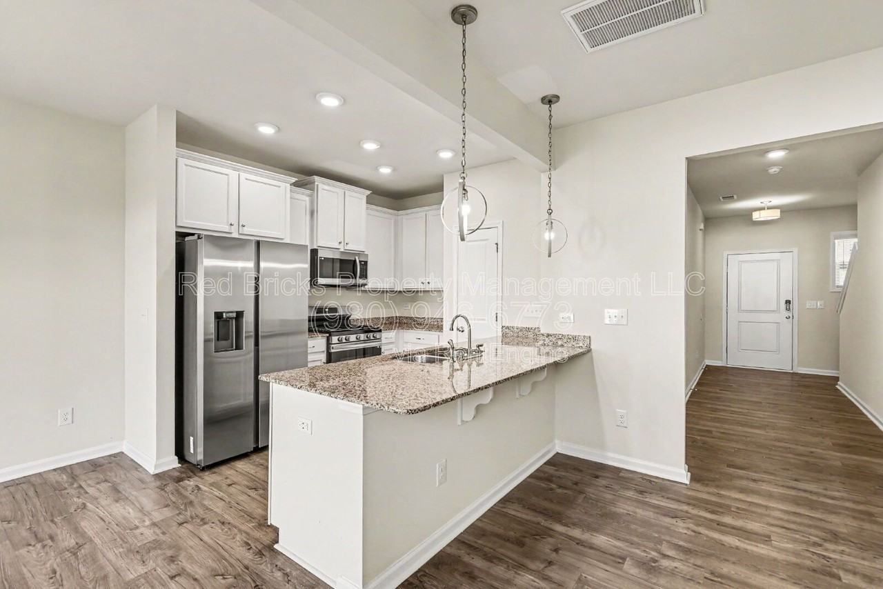 3805 Yorkshire Pl - Photo 7 of 24