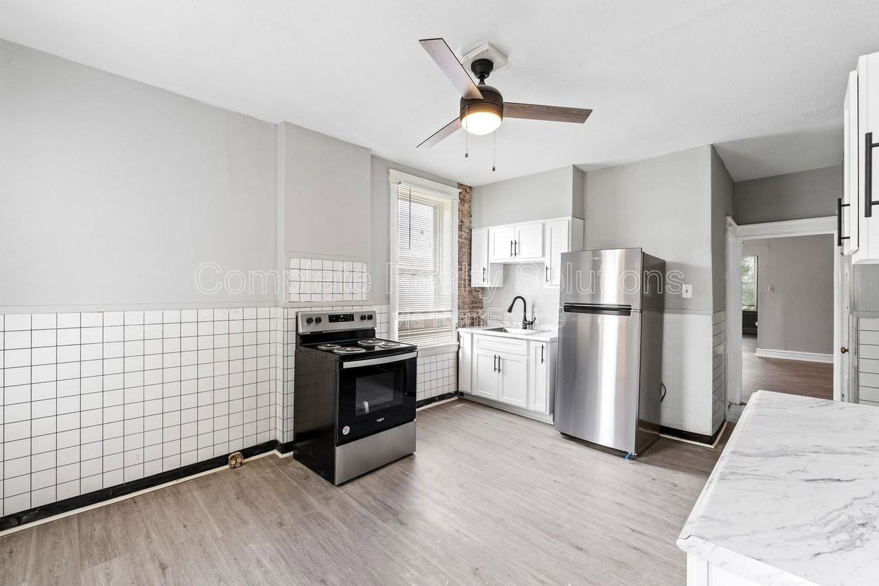 4222 S 38th St #4222 - Photo 4 of 30
