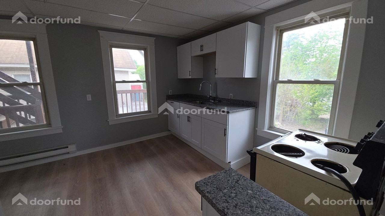 224 Main St #4 - Photo 3 of 9