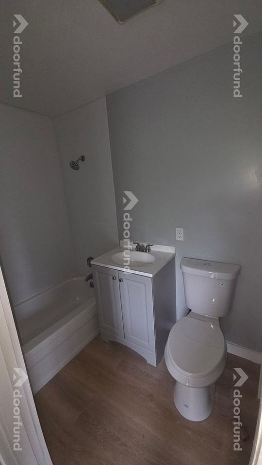 224 Main St #4 - Photo 4 of 9