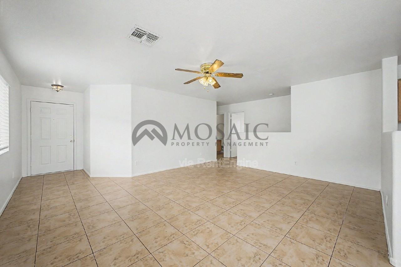1004 E Cowboy Cove Trl - Photo 4 of 25