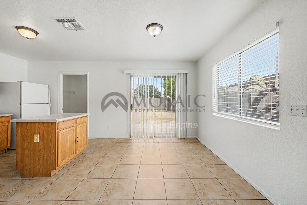 1004 E Cowboy Cove Trl - Photo 5 of 25