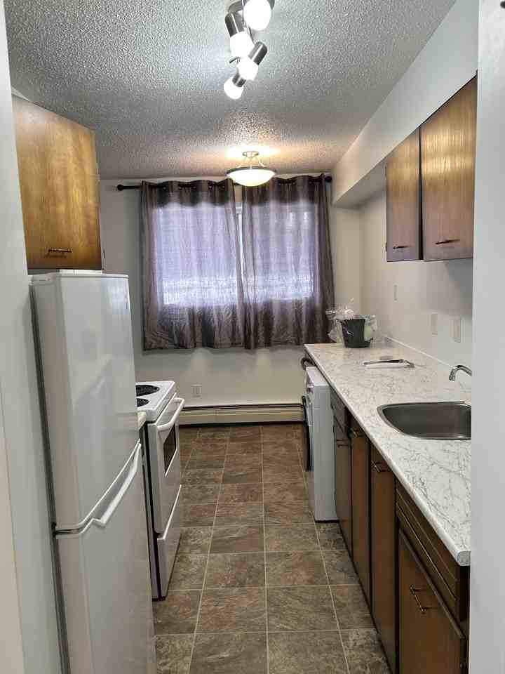 3607 118 Ave Nw - Photo 2 of 6
