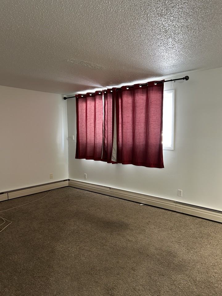 3607 118 Ave Nw - Photo 4 of 6