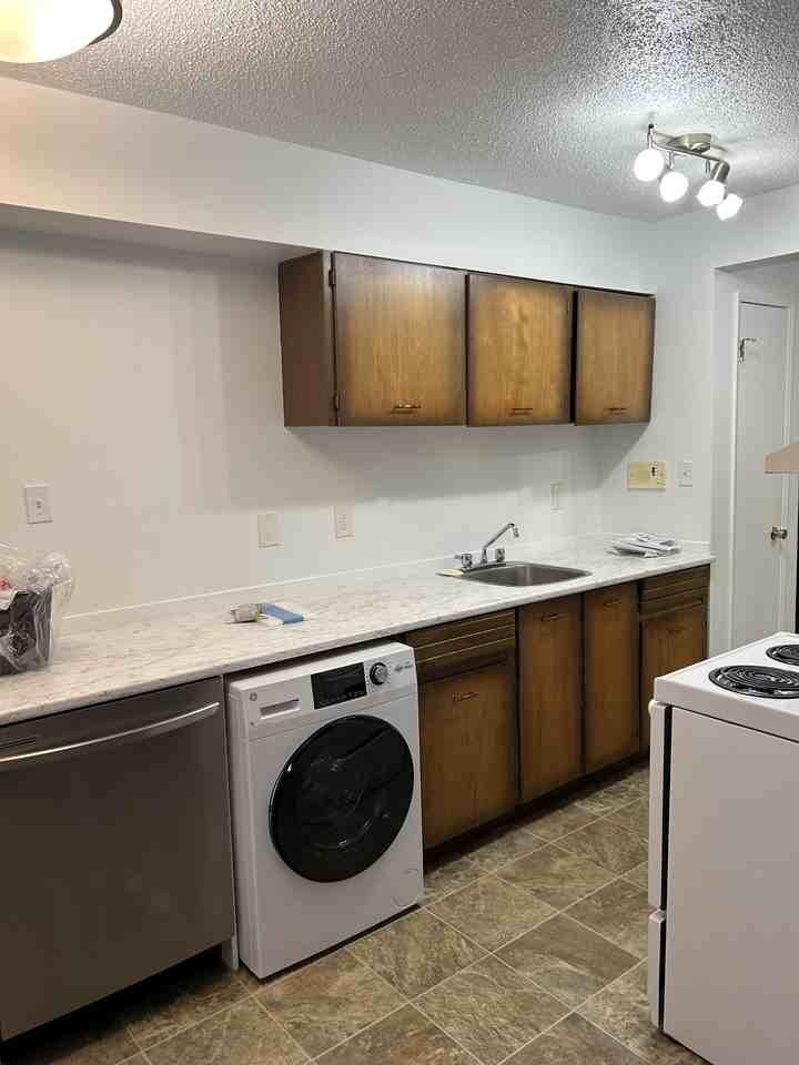 3607 118 Ave Nw - Photo 5 of 6