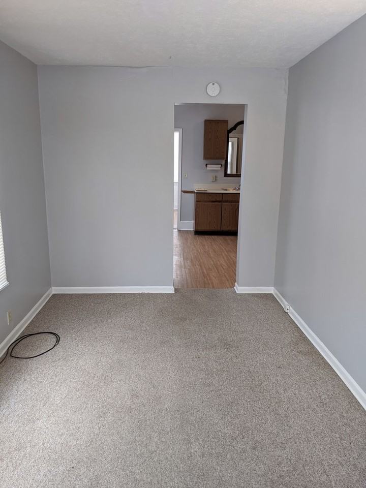 642 Cherry St Se #2 - Photo 3 of 9