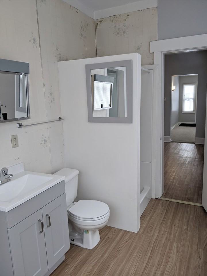 642 Cherry St Se #2 - Photo 7 of 9