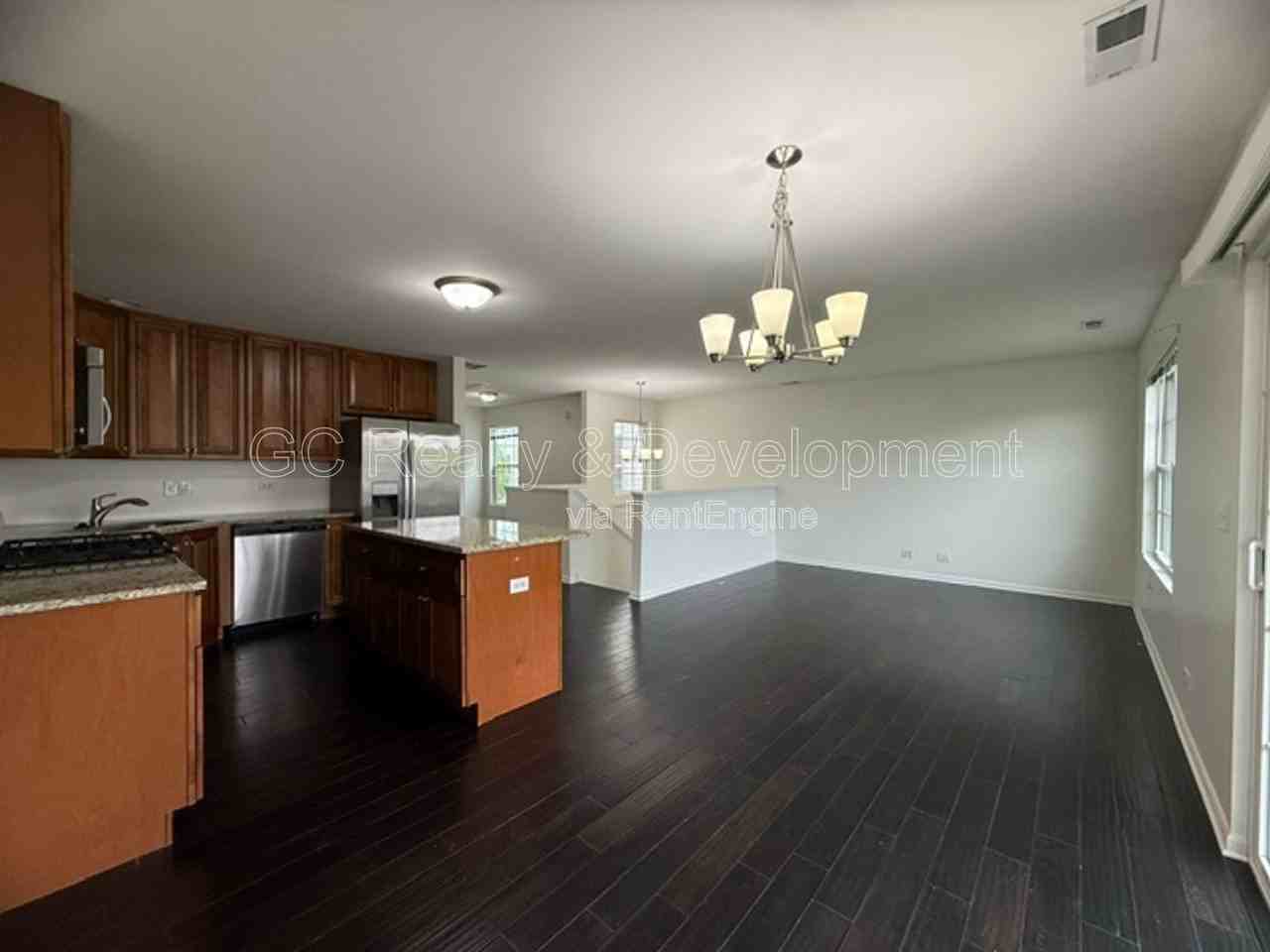 1016 Turin Dr - Photo 4 of 27