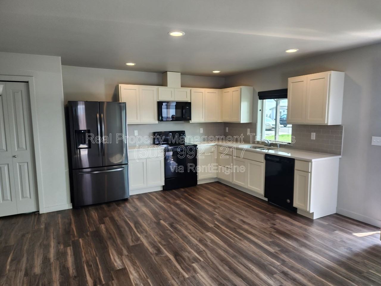 406 Dawson Ln - Photo 2 of 12