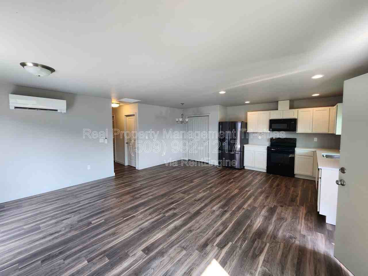 406 Dawson Ln - Photo 3 of 12