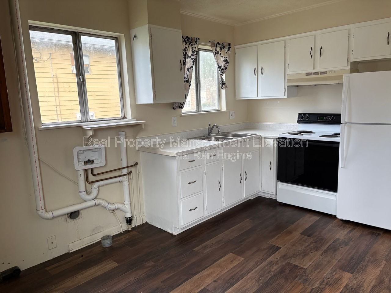 1114 Allen Dr - Photo 3 of 9