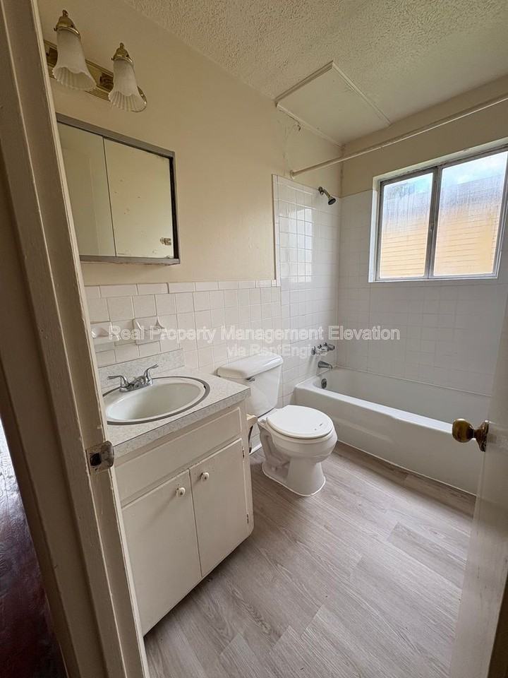 1114 Allen Dr - Photo 4 of 9