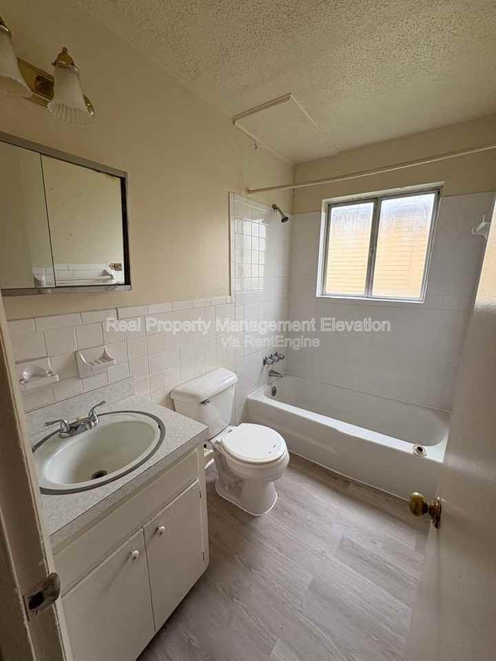 1114 Allen Dr - Photo 5 of 9