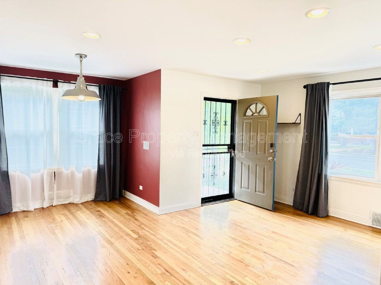 2970 Locust St - Photo 3 of 29