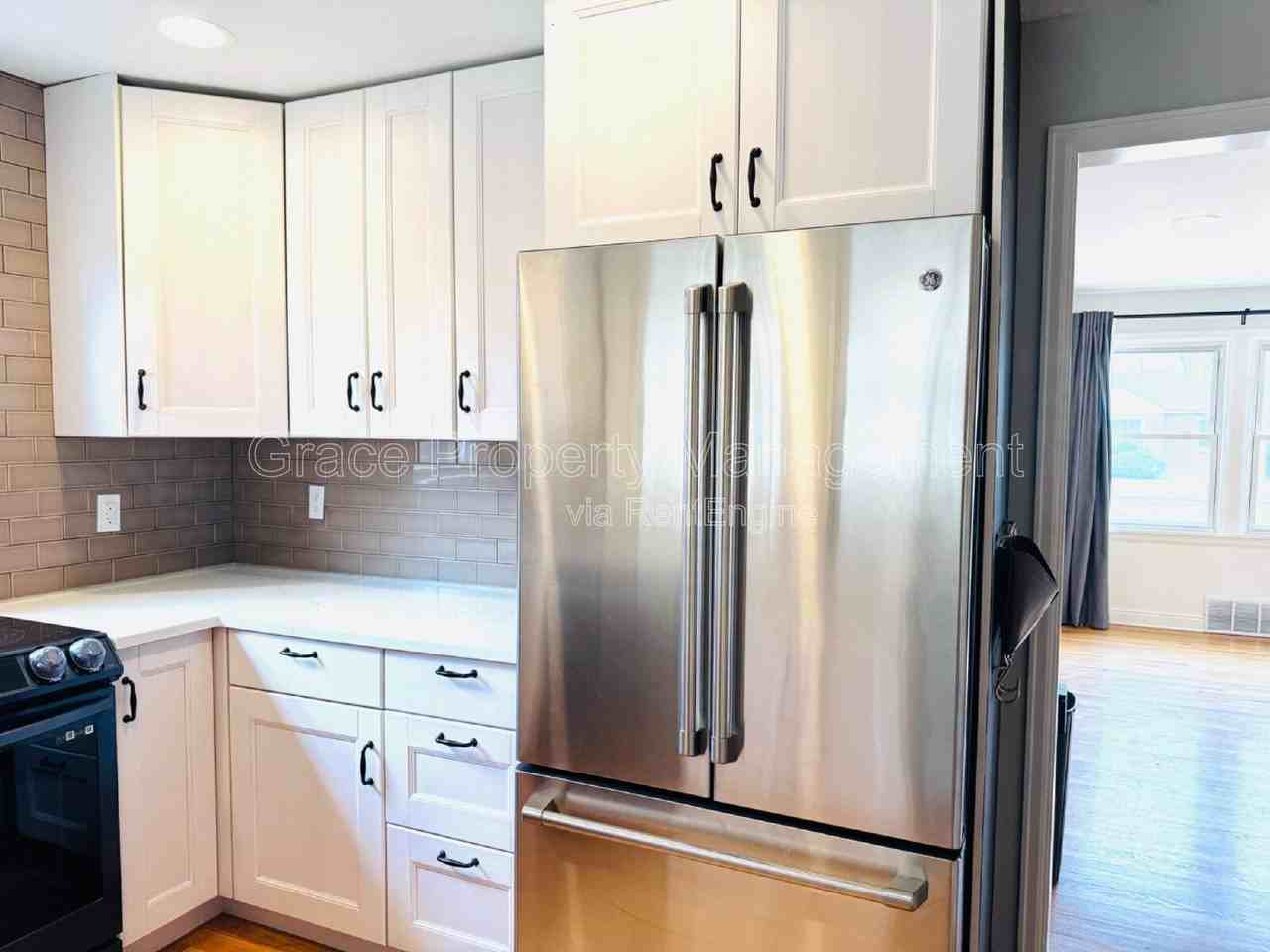 2970 Locust St - Photo 7 of 29