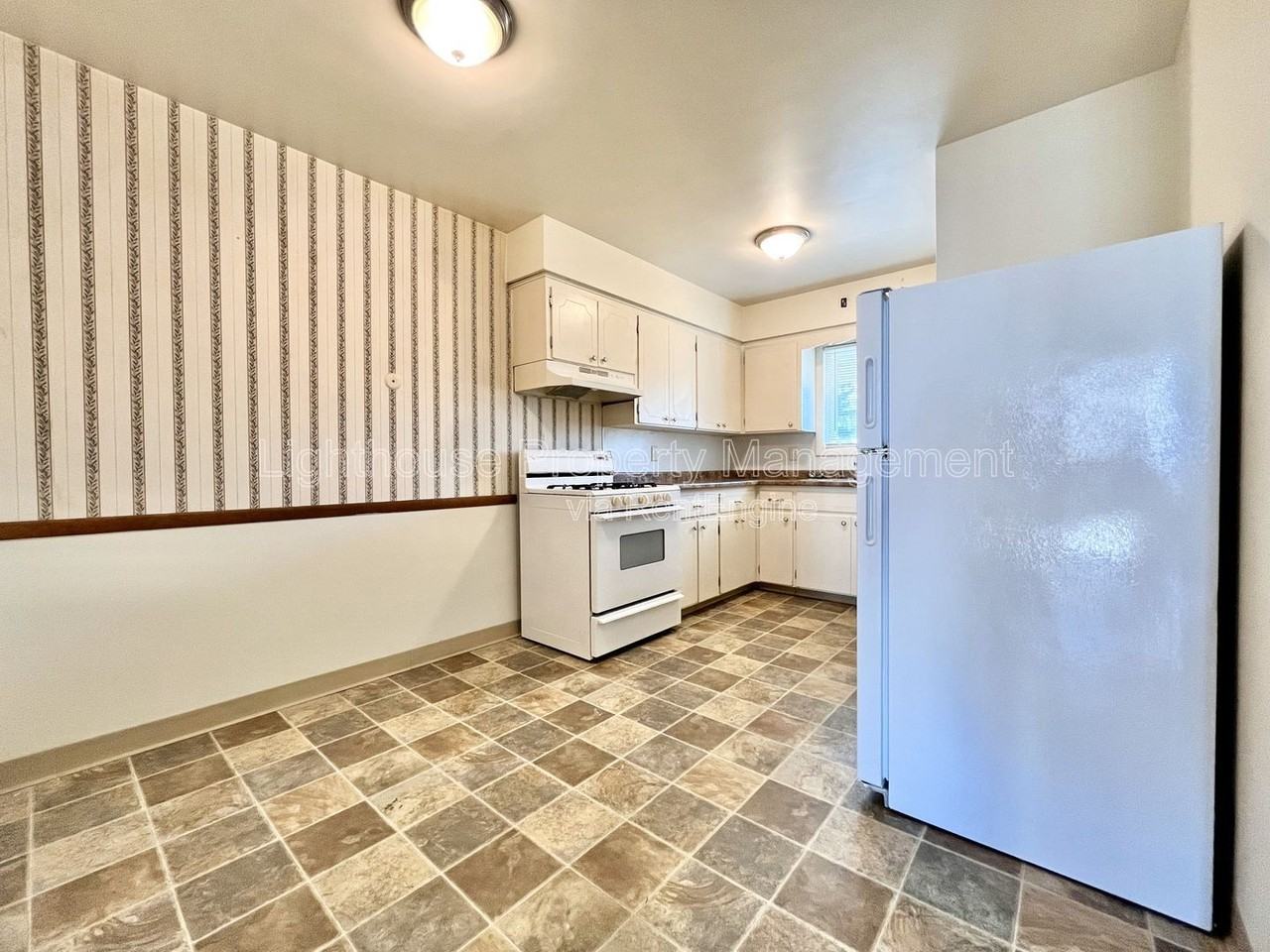 1920 Porter St Sw #4 - Photo 3 of 11
