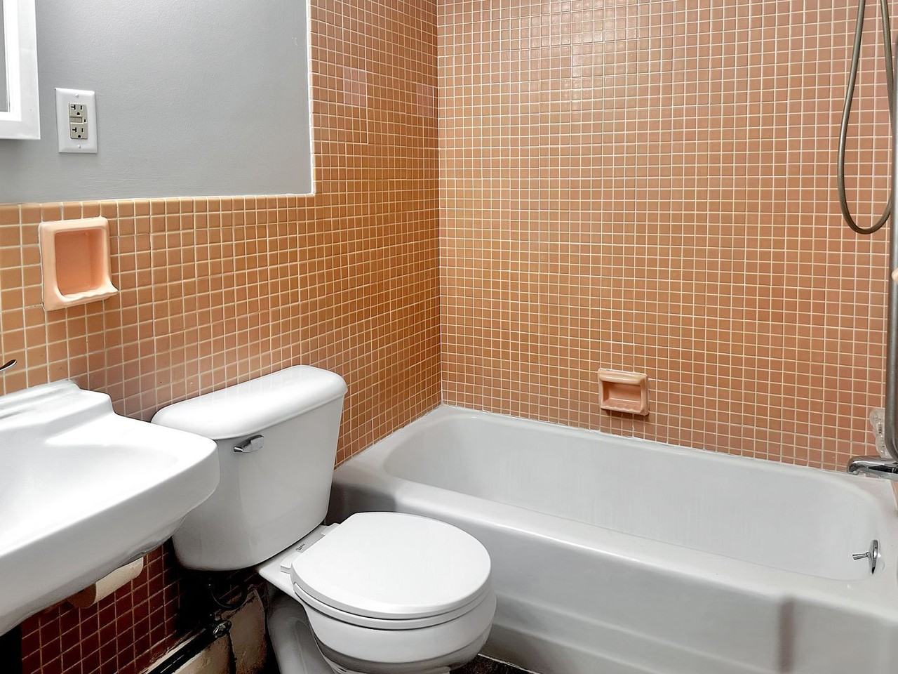 2843 S Burdick St #D - Photo 3 of 9