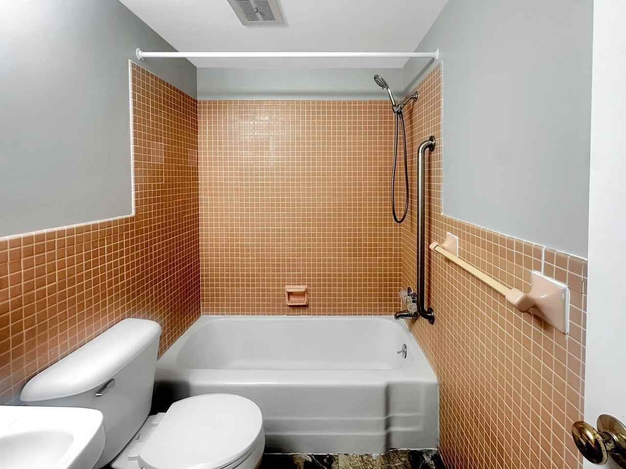 2843 S Burdick St #D - Photo 4 of 9