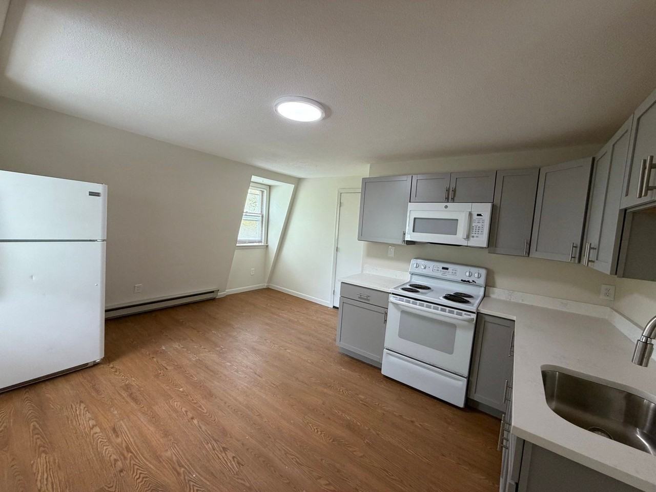 682 Beech St #6 - Photo 2 of 12