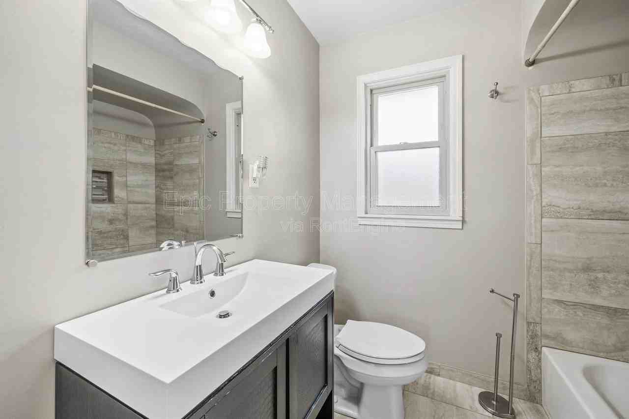 24955 Lakeland St - Photo 4 of 11