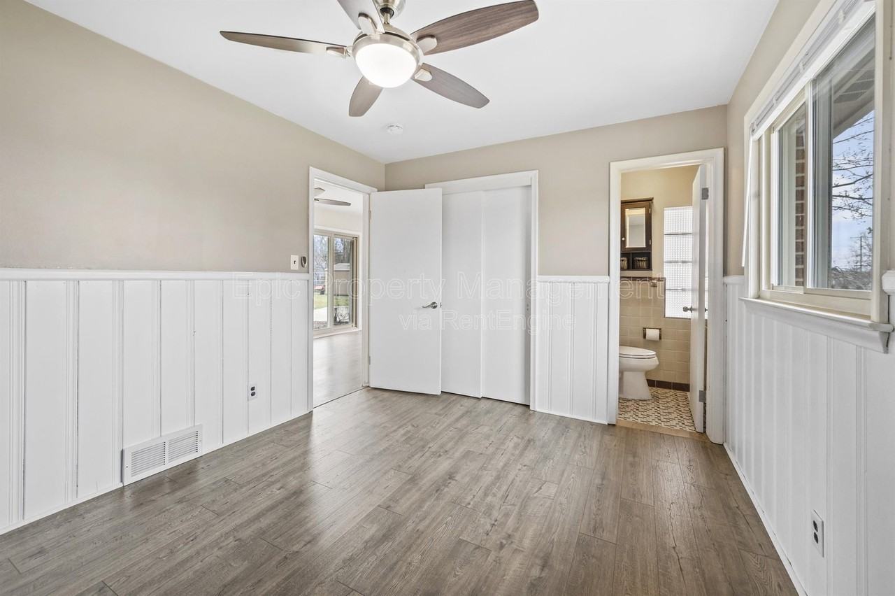 24955 Lakeland St - Photo 7 of 11