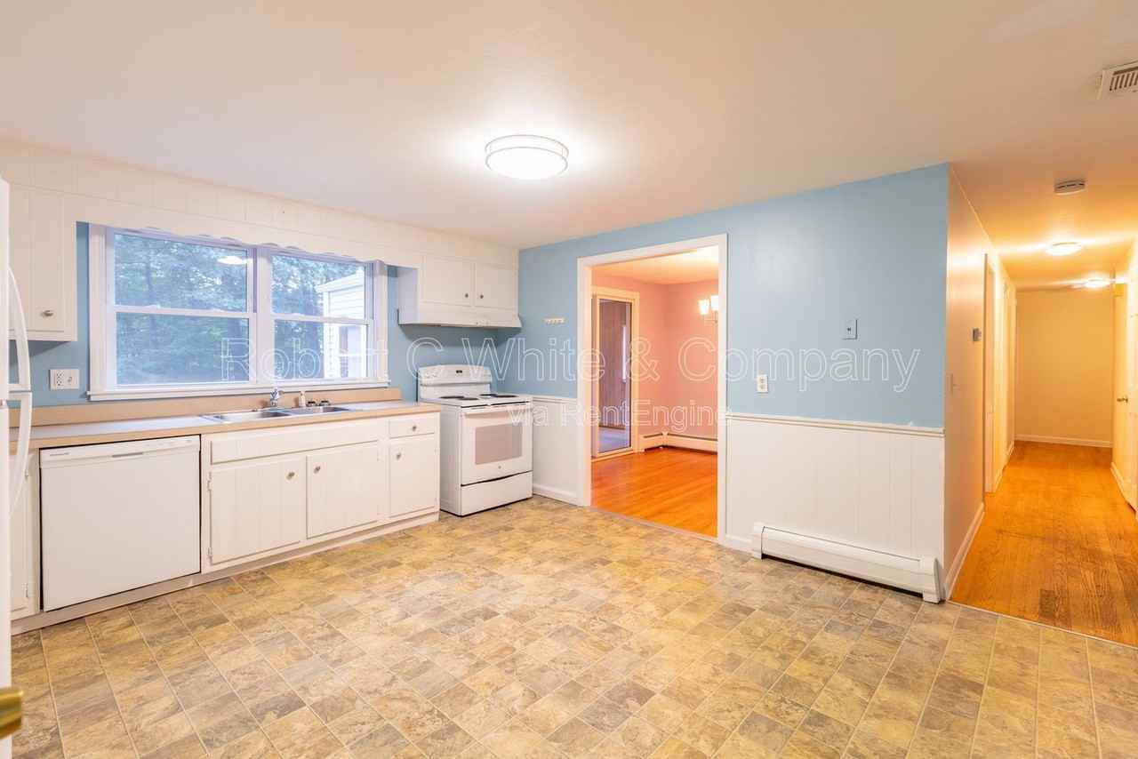 427 Graham Rd - Photo 5 of 29