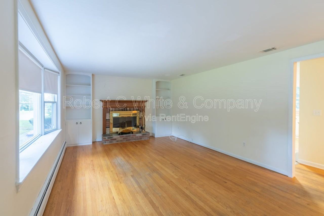 427 Graham Rd - Photo 7 of 29
