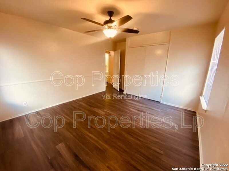 144 Cloudhaven Dr #1 - Photo 4 of 10