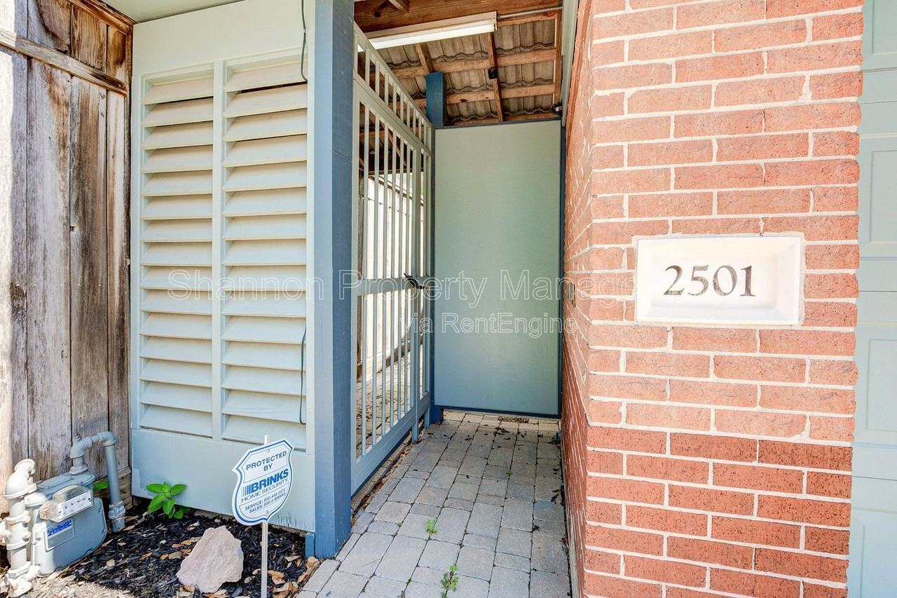 2501 Driscoll St - Photo 2 of 29