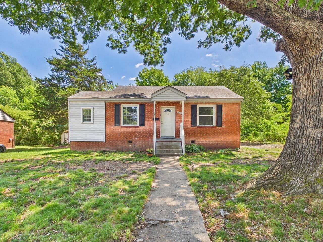 4605 Eastover Ave - Photo 2 of 22