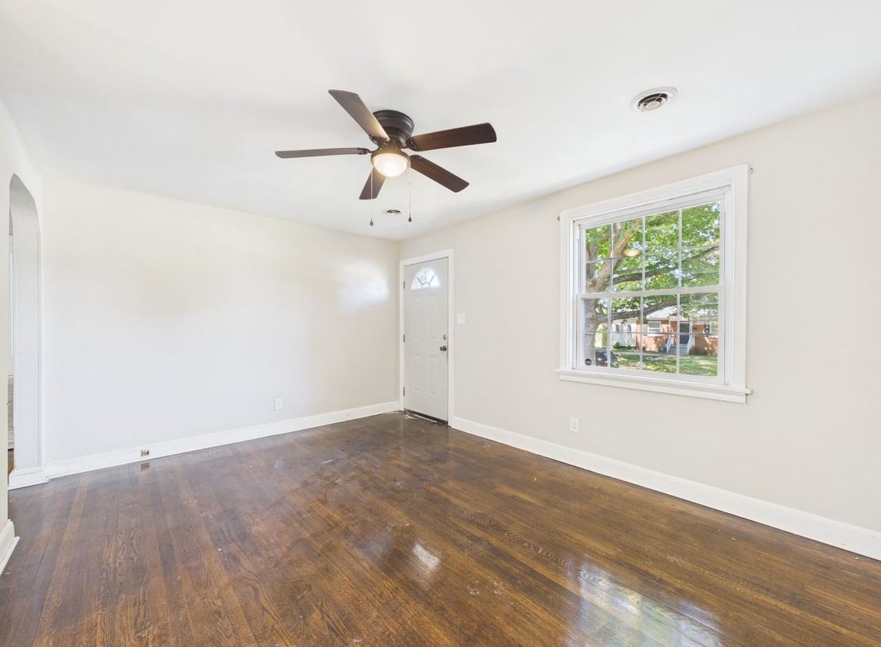 4605 Eastover Ave - Photo 3 of 22