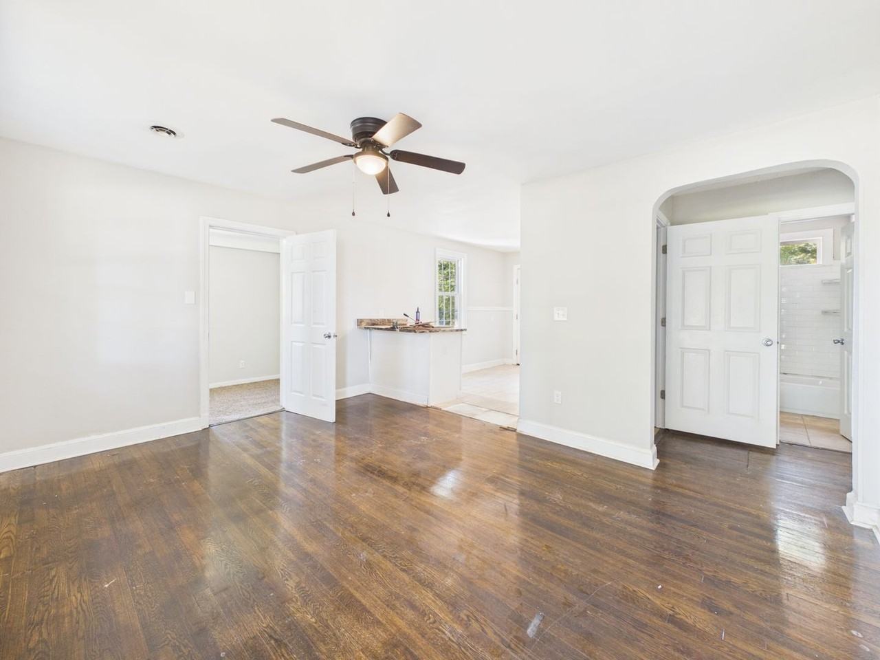 4605 Eastover Ave - Photo 4 of 22