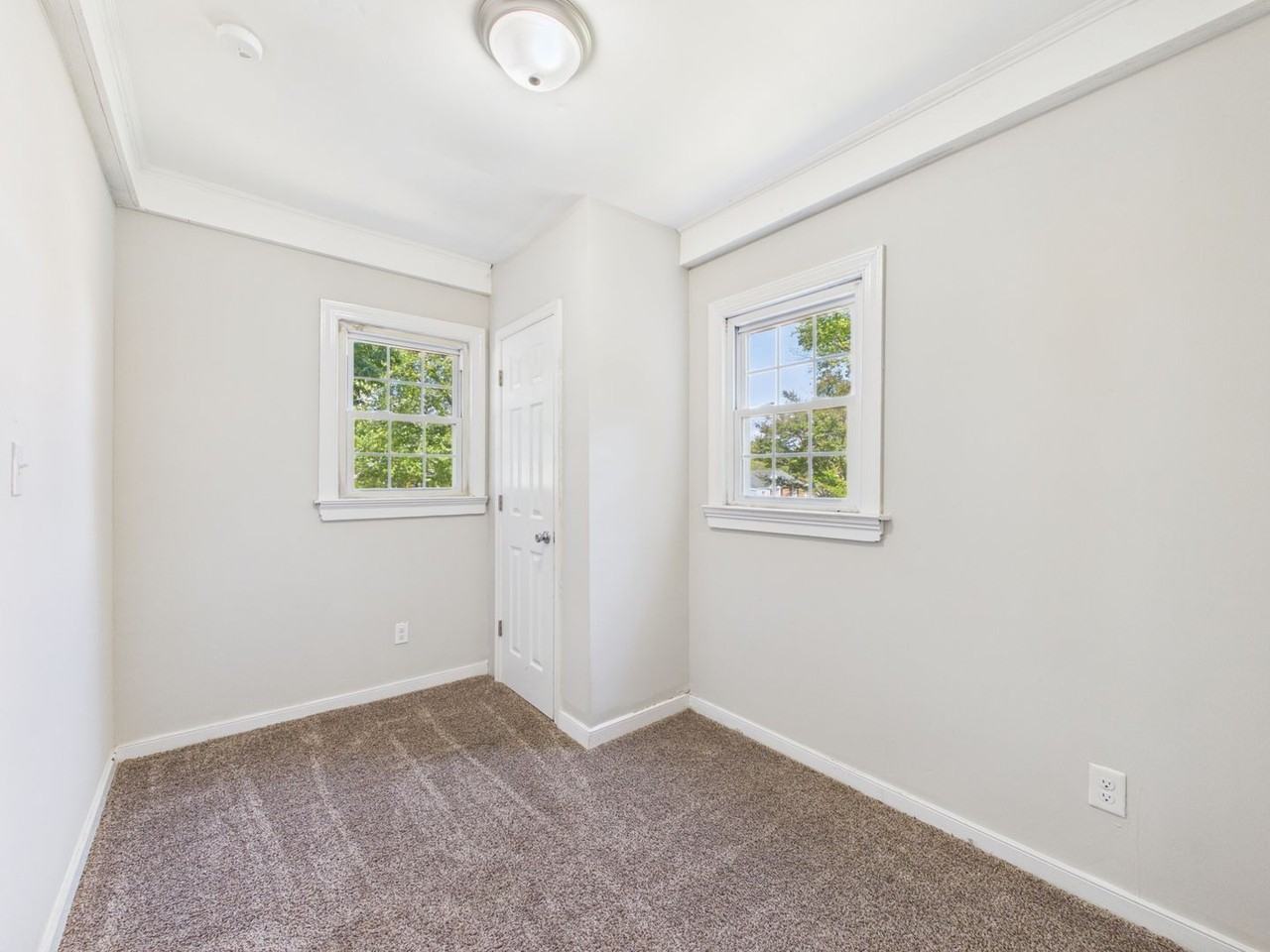 4605 Eastover Ave - Photo 5 of 22