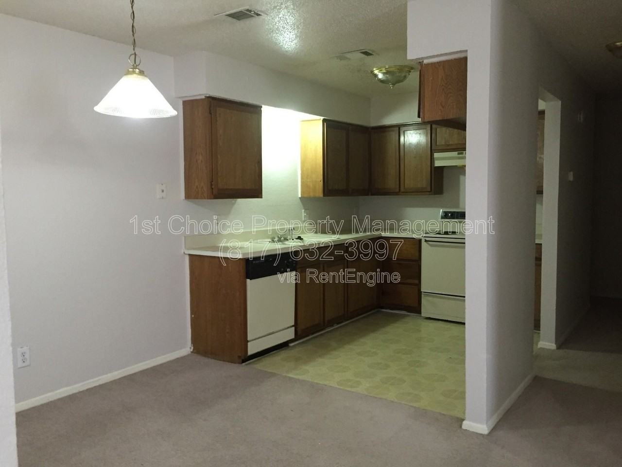 7704 Jennifer Ln - Photo 3 of 13