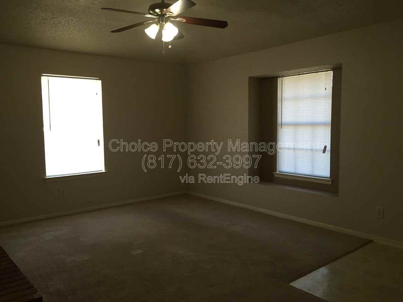 7704 Jennifer Ln - Photo 4 of 13