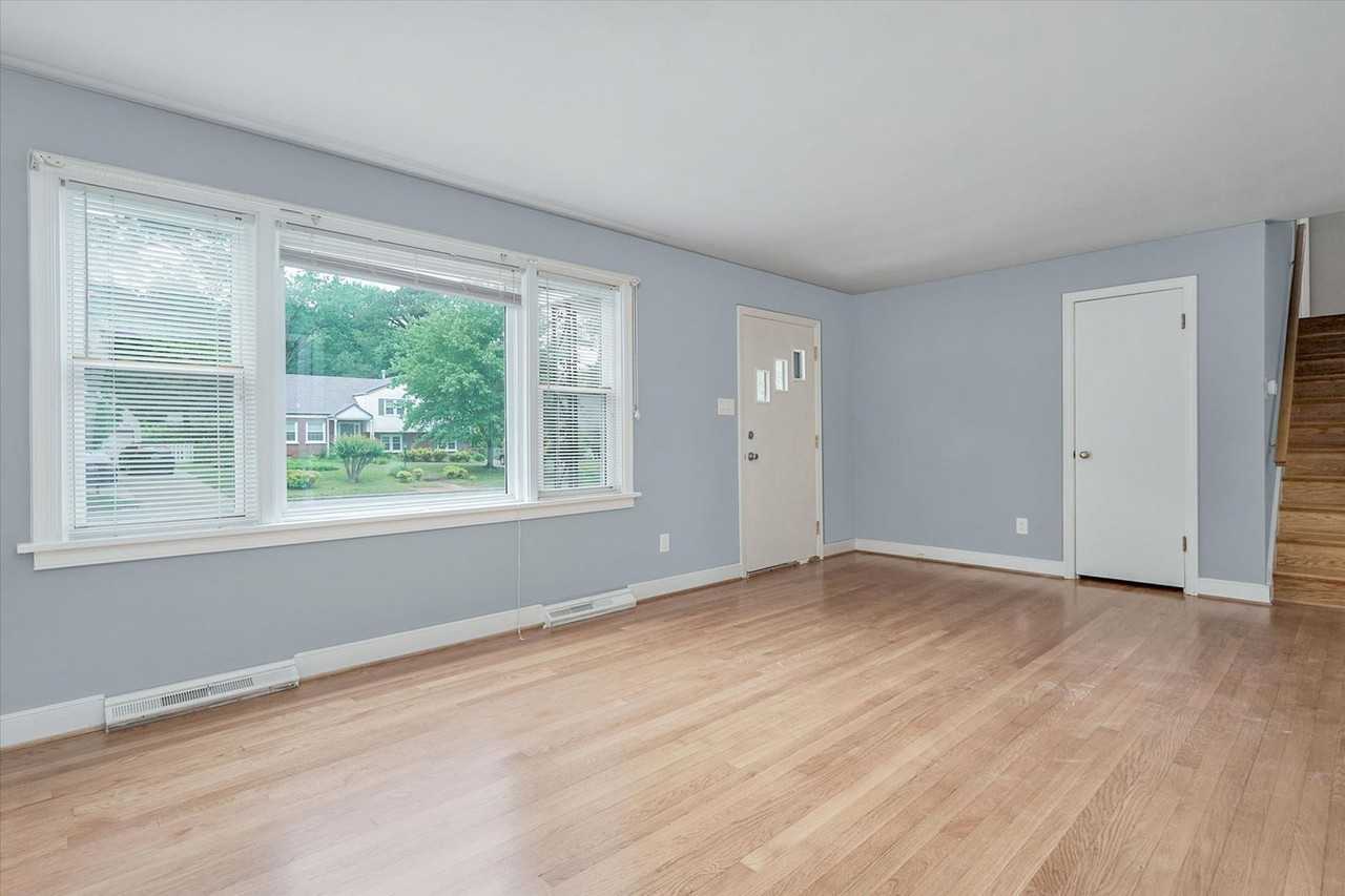 8407 Pamela Dr - Photo 6 of 33